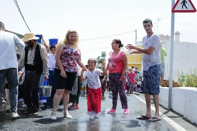 Traida Infantil del Agua de Lomo Magullo 2016