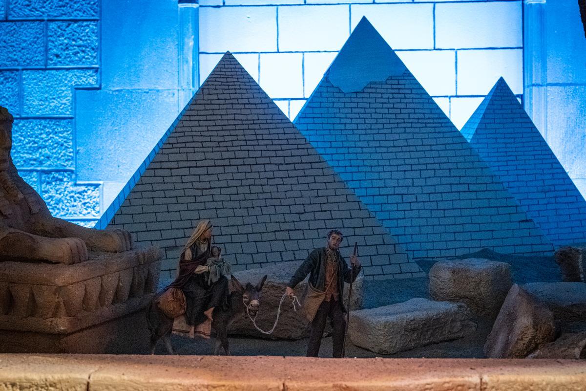 Barcelona estrena un belén tradicional más grande que nunca en la plaza Sant Jaume