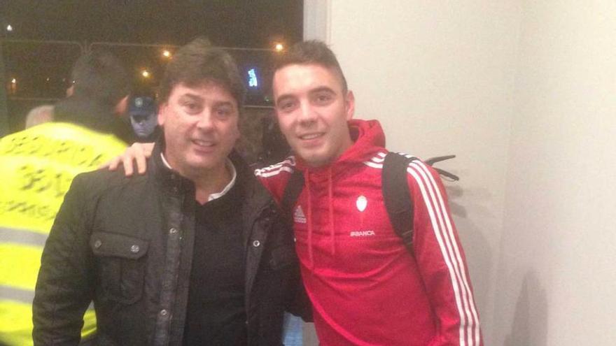 El técnico gijonés Alejando Menéndez, con Iago Aspas, en Balaídos.