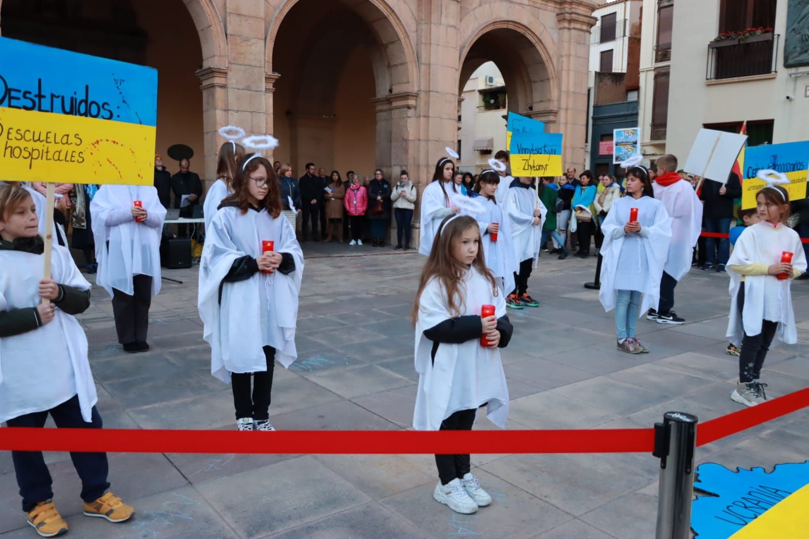 Galería de imágenes: Concentración ucraniana en la Plaza Mayor de Castelló