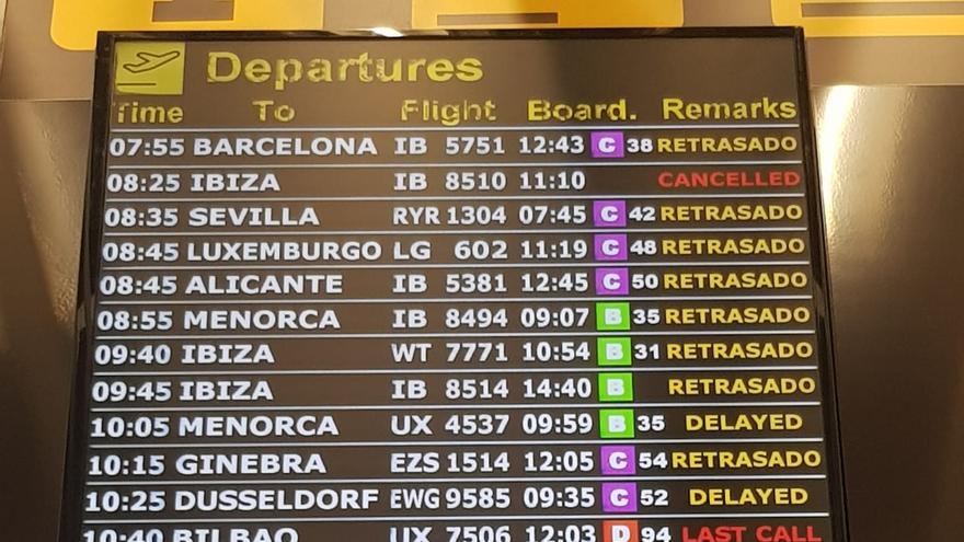 Medio centenar de vuelos sufren retrasos en los aeropuertos de Baleares