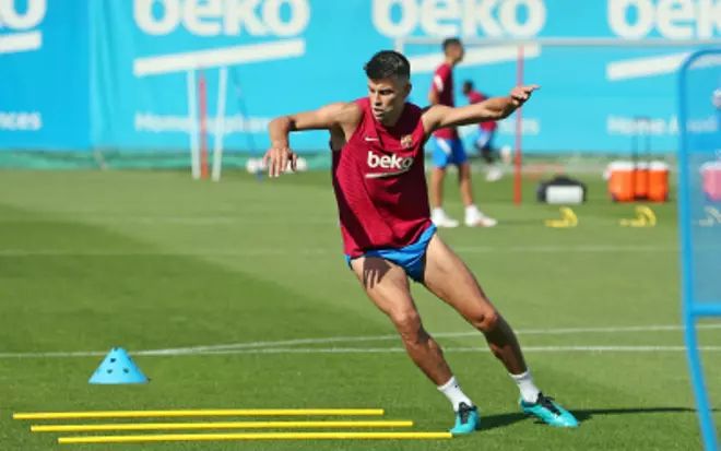 Entreno con estreno del pasado futuro del Barça