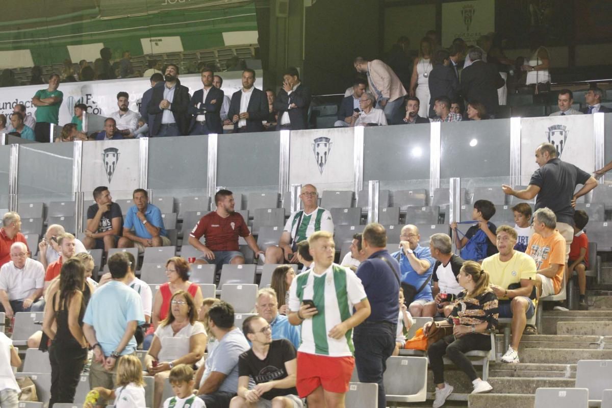 Los aficionados del Córdoba CF en el Arcángel