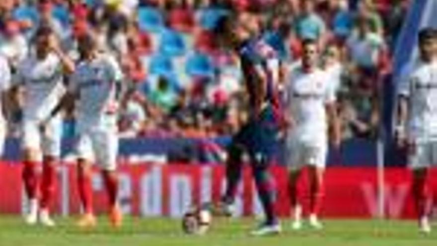 Golejada (2-6) del Sevilla de Machín al camp del Llevant