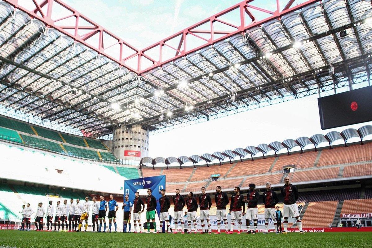08/03/2020 08 March 2020, Italy, Milan: AC Milan players and Genoa players pose prior to the start of the Italian Serie A soccer match between AC Milan and Genoa at the San Siro stadium. Photo: Spada/Lapresse via ZUMA Press/dpa 08/03/2020 08 March 2020, Italy, Milan: AC Milan players and Genoa players pose prior to the start of the Italian Serie A soccer match between AC Milan and Genoa at the San Siro stadium. Photo: Spada/Lapresse via ZUMA Press/dpa