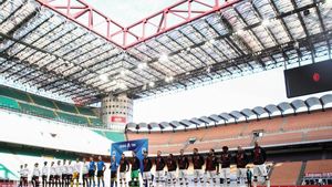 08/03/2020 08 March 2020, Italy, Milan: AC Milan players and Genoa players pose prior to the start of the Italian Serie A soccer match between AC Milan and Genoa at the San Siro stadium. Photo: Spada/Lapresse via ZUMA Press/dpa