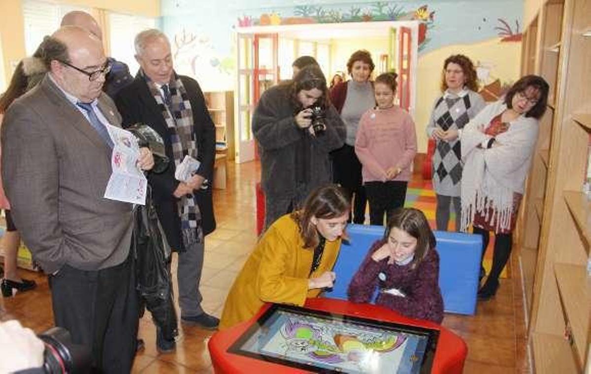 A Pedra inaugura su nueva biblioteca escolar, con más espacio y orientación multidisciplinar