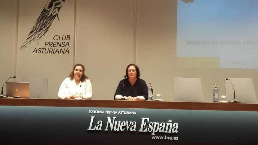 Teresa Valdés-Solís (a la izquierda) y Ángeles Gómez, ayer en el Club Prensa Asturiana.