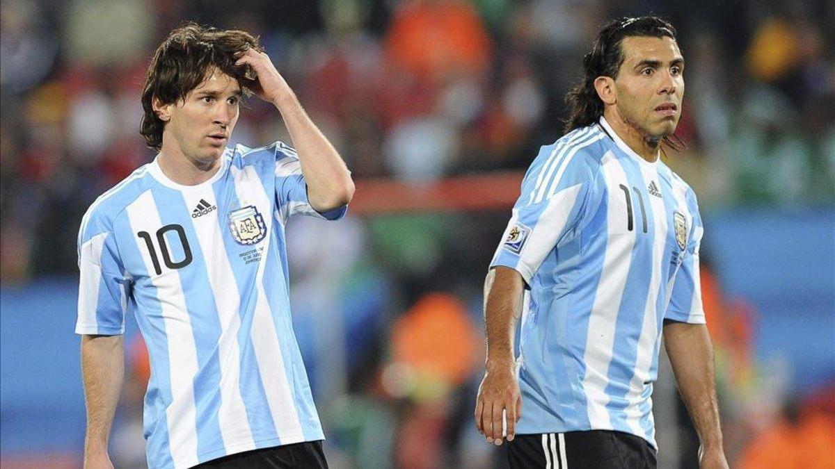 Messi y Tevez durante un partido de la selección argentina de fútbol.