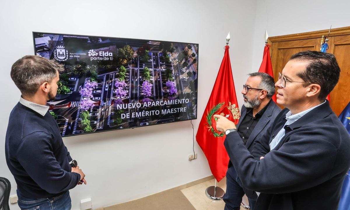 El alcalde durante la presentación del proyecto para acondicionar definitivamente el parking