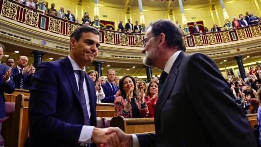 Pedro Sánchez rep la felicitació de Mariano Rajoy, ahir