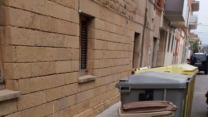 Un exemple recent de mobles deixats en un carrer de Sant Vicenç