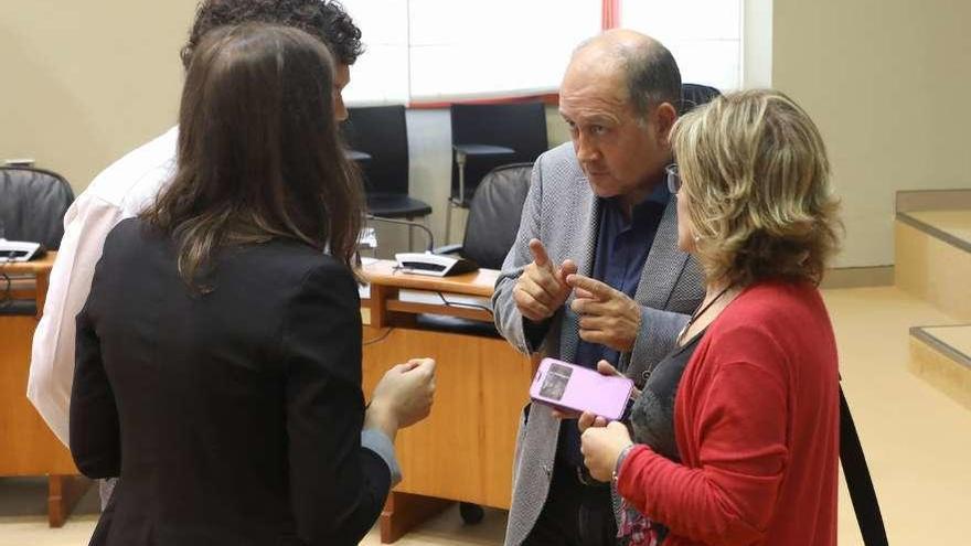 Eva Solla, Julio Torrado, Leiceaga y Montse Prado, ayer, en la comisión de sanidad.