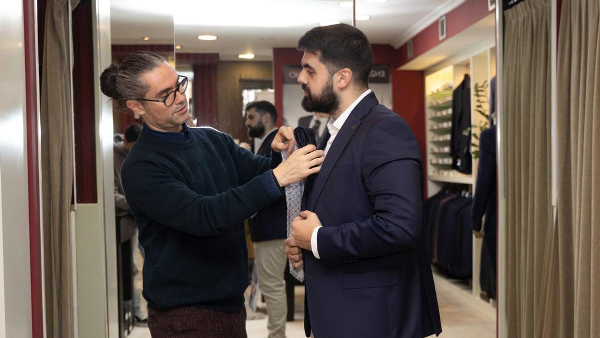 Romano Ceremonia, tras el traje del presentador de la 41ª edición de los "Importantes"