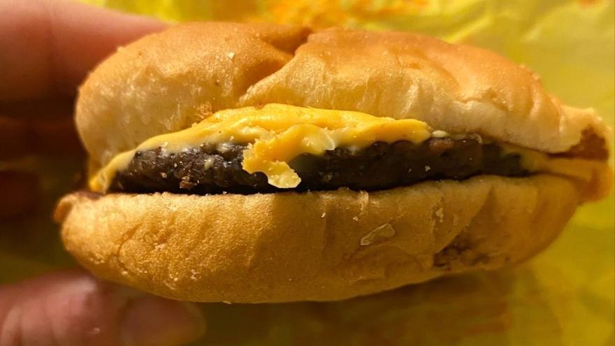 La hamburguesa con queso &quot;incorrupta&quot; de McDonald&#039;s: sigue igual 4 años después