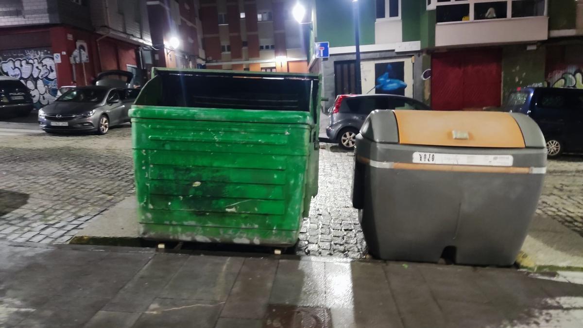 Sofocan un fuego en un contenedor de basura que ardió en el barrio de ...
