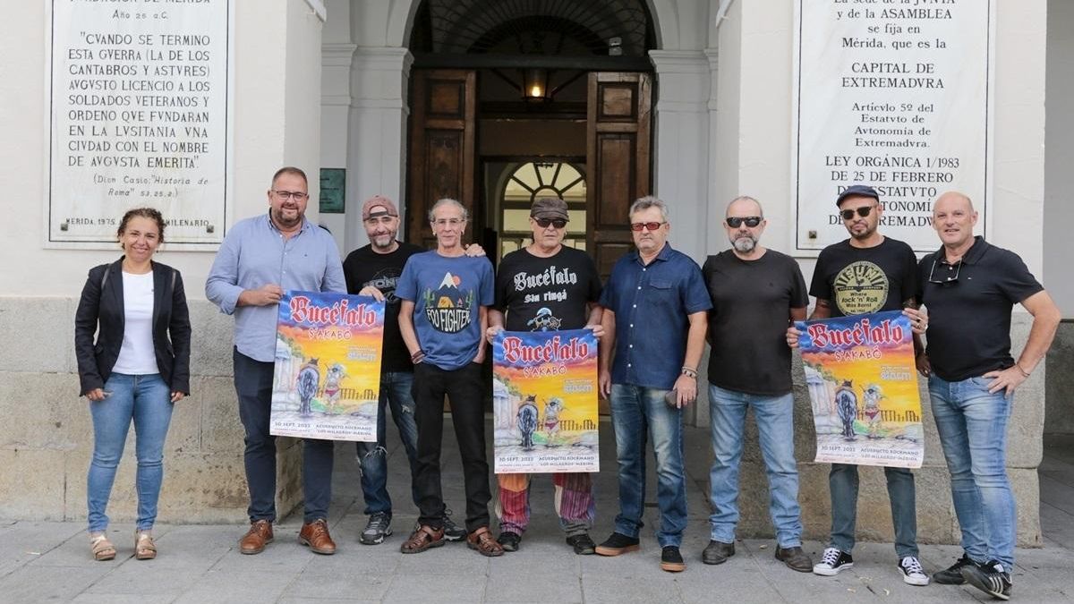 Asistentes a la presentación del concierto de Bucéfalo, ayer en Mérida.