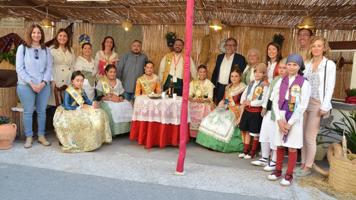 Foto de familia de las autoridades, en el Raconet de la Trobà.