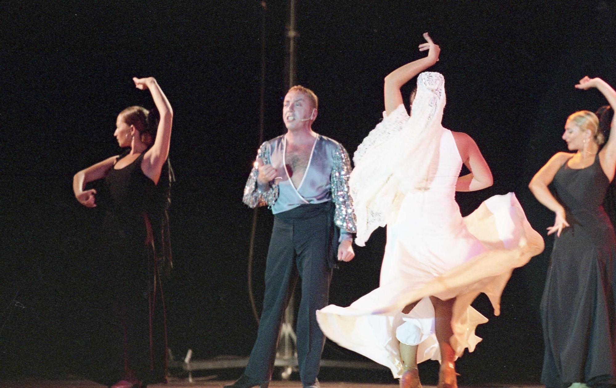 Así fue el homenaje a Miguel de Molina escenificado en la Fira de Xàtiva de 2022