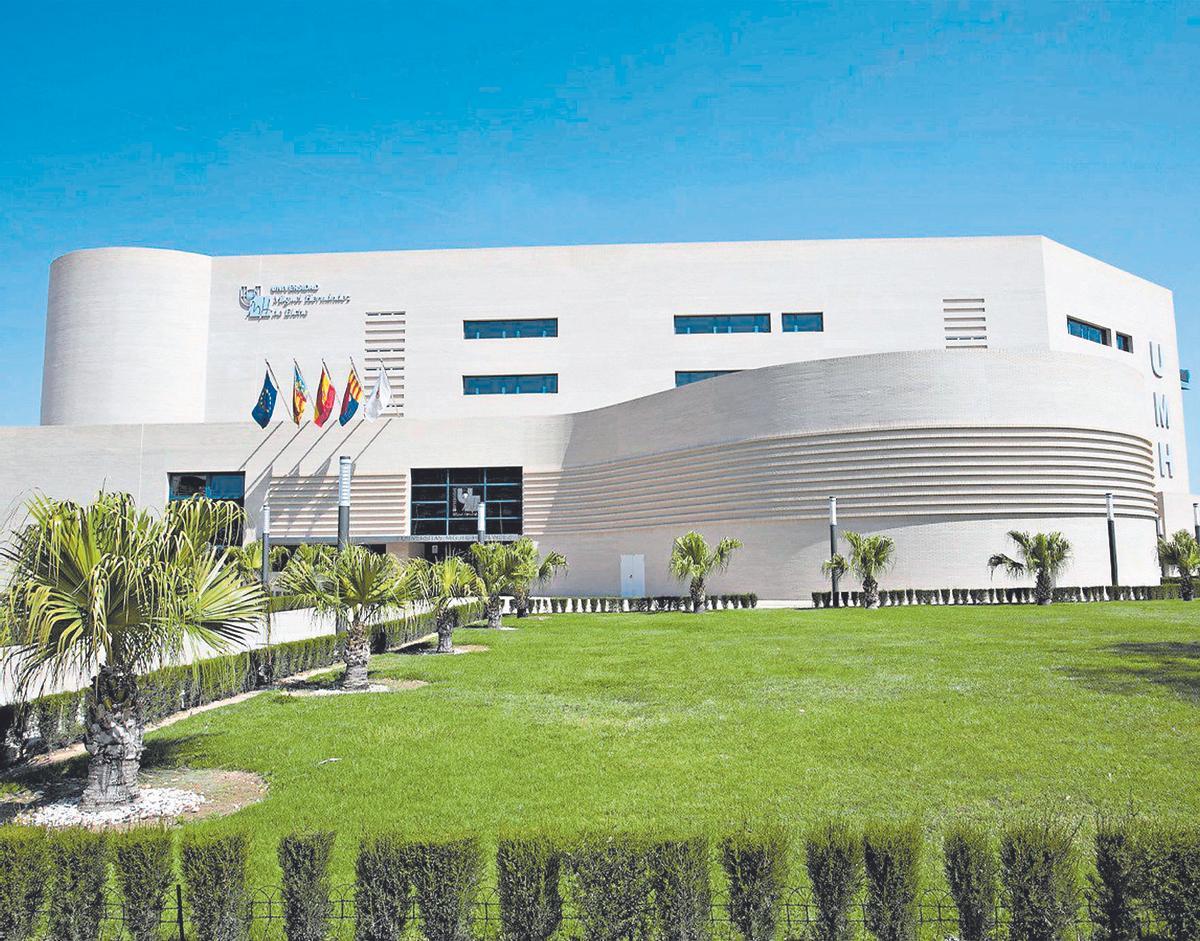 Fachada de un edificio de la Universidad Miguel Hernández