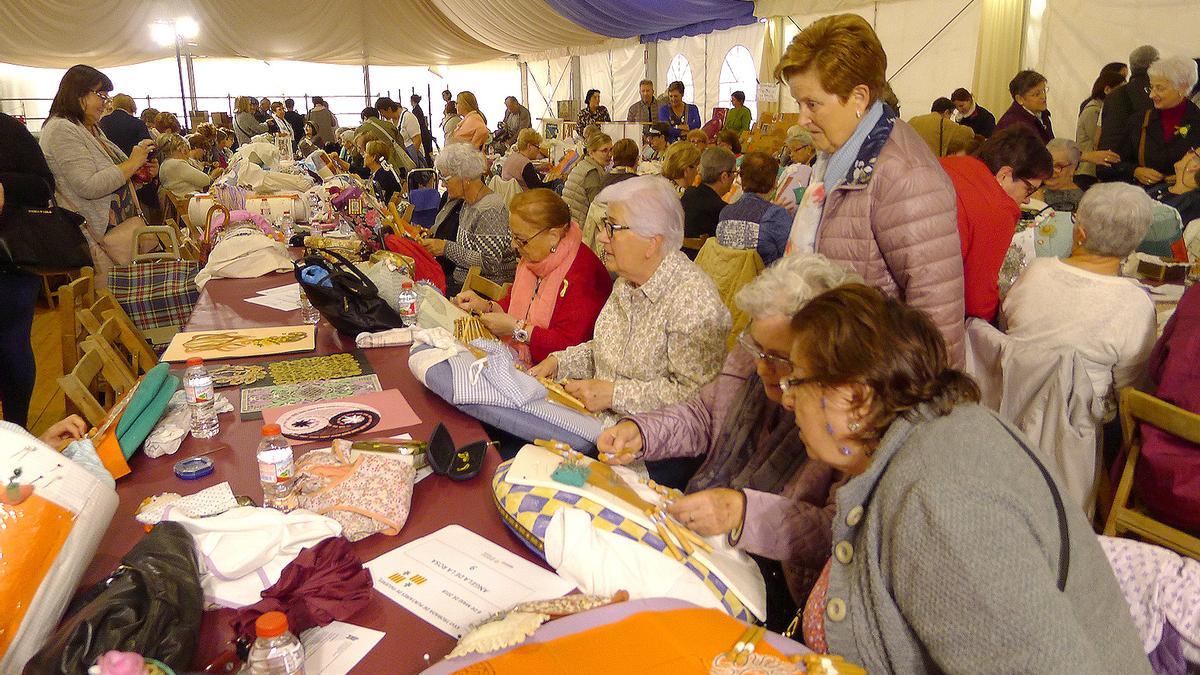 Trobada de puntaires d&#039;una antiga edició.