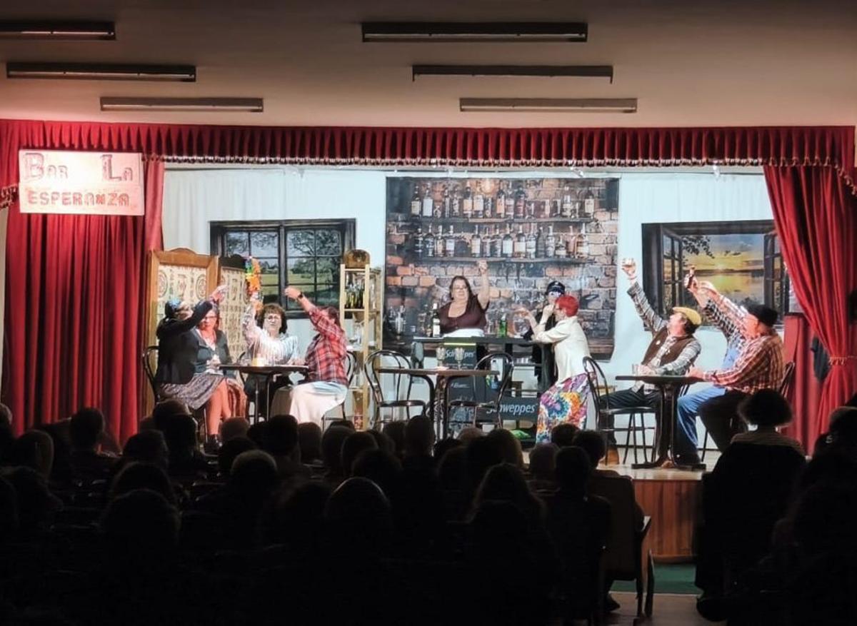 Representación de «El Bar Esperanza». | CARLOTA FERNÁNDEZ