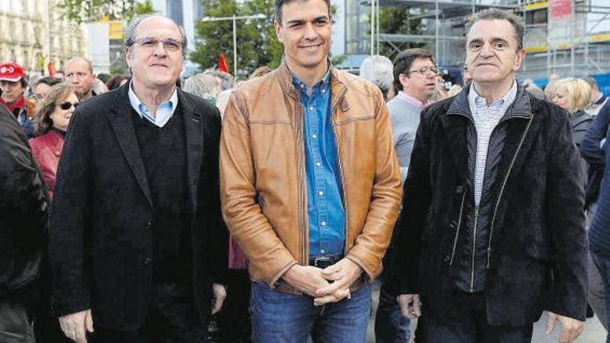 De izquierda a derecha, Ángel Gabilondo, Pedro Sánchez y José Manuel Franco.