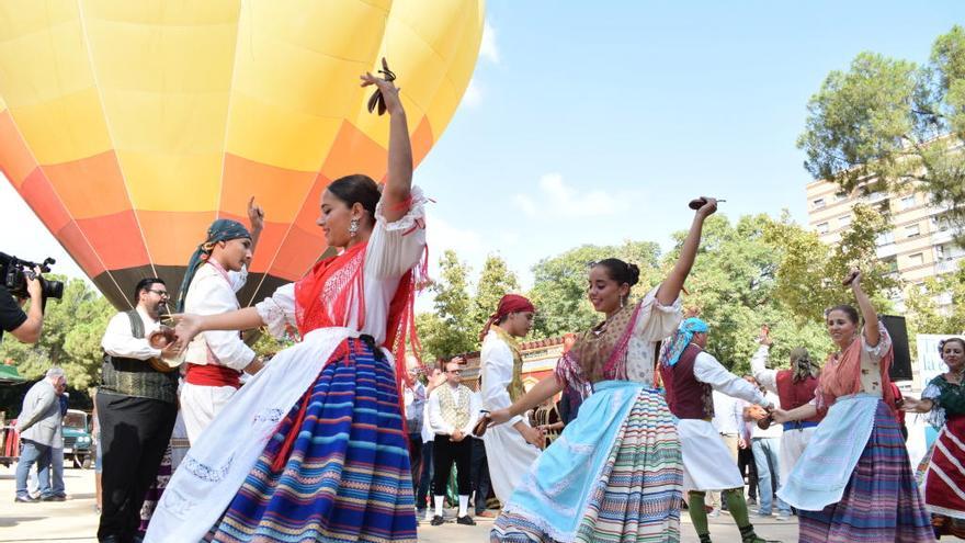 Una Feria para elevar la vista al cielo y recorrer el río