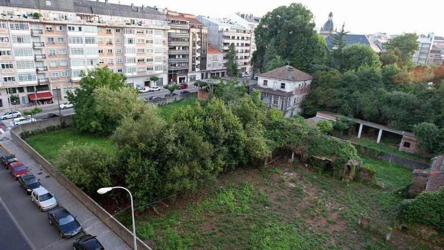 La oficina técnica del AESS abordará la reorganización de toda la manzana de los jardines.// Bernabé / C.M.V.