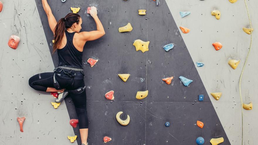 Boulder indoor: equipo, consejos de seguridad y boulder infantil