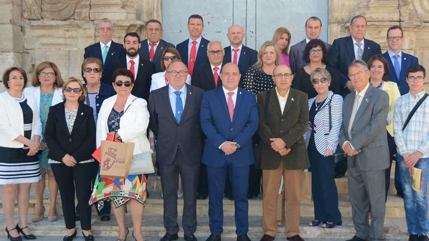 Los ciezanos &#039;ausentes&#039; acompañan al Cristo del Consuelo