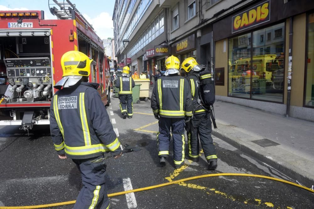 Los bomberos rescatan a un hombre en Os Mallos