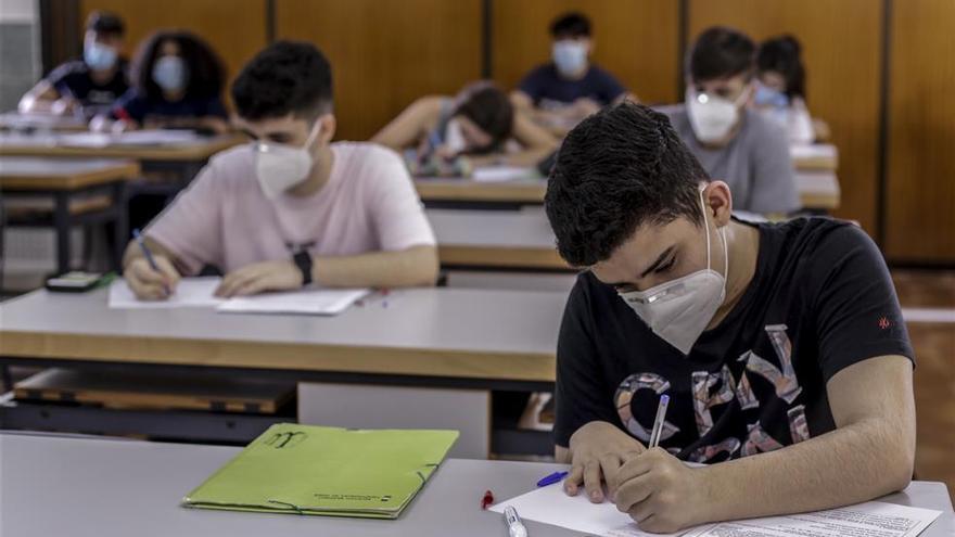 EBAU: Los alumnos podrán quitarse las mascarillas durante los exámenes