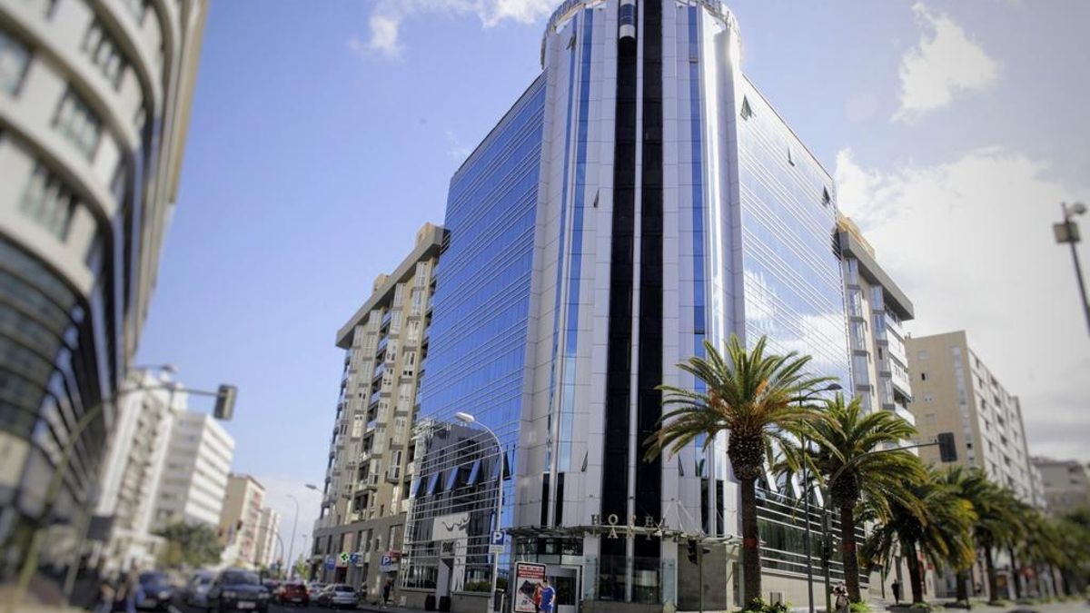 Hotel Silken Atlántida, situado en la avenida Tres de Mayo, en el municipio de Santa Cruz de Tenerife.