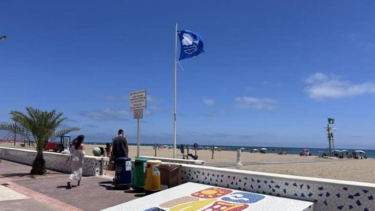 El núcleo de la playa de la la Pobla de Farnals.