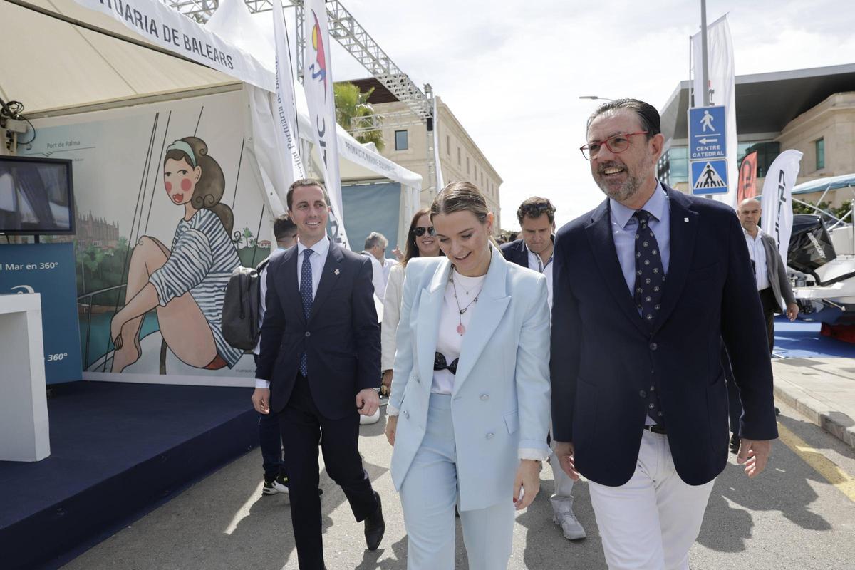 La presidenta Marga Prohens y a la derecha el conseller de Empresa, Alejandro Sáenz de San Pedro