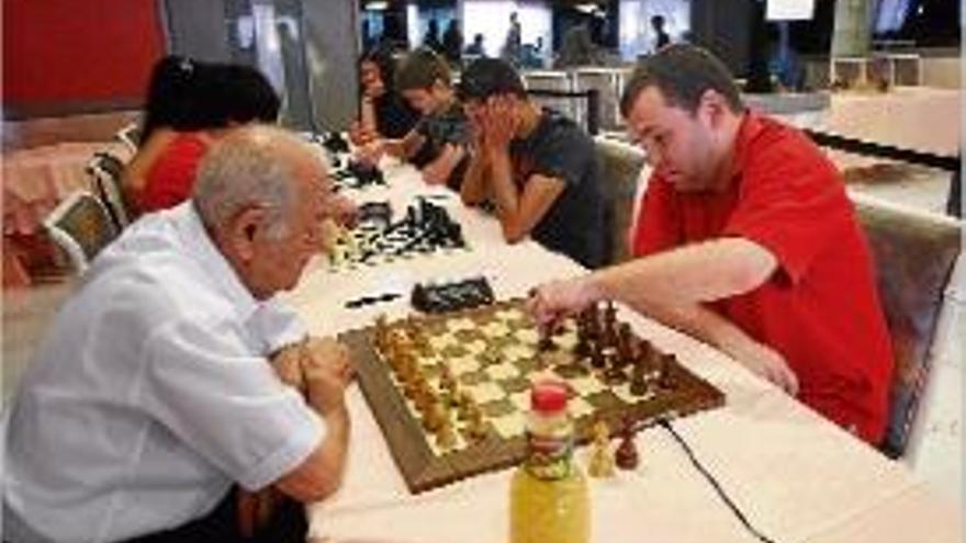 Viktor Kortxnoi jugant un torneig a Banyoles, l&#039;agost del 2010.