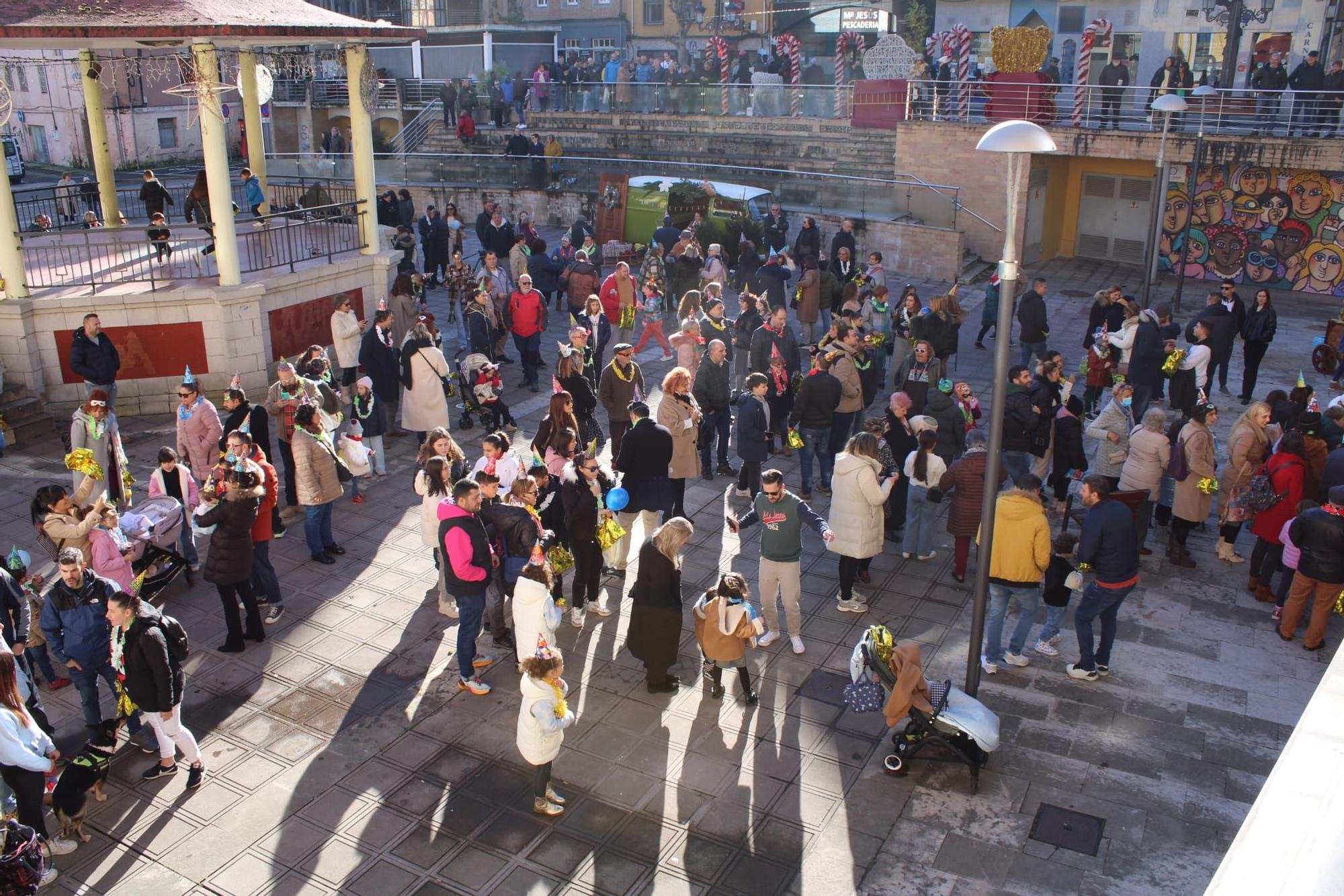Así fue la Nochevieja anticipada en San Martín del Rey Aurelio: cientos de personas dieron la bienvenida al 2024 a las 12.25 del día 30