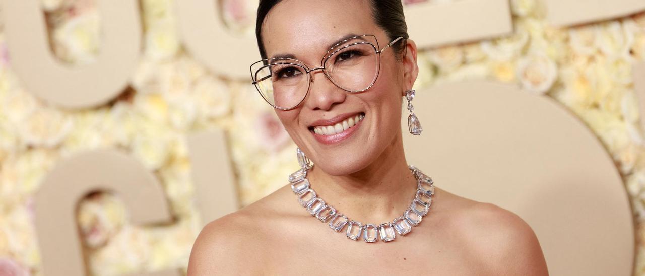 Ali Wong, la actriz de la serie 'Bronca' de Netflix, en los globos de oro