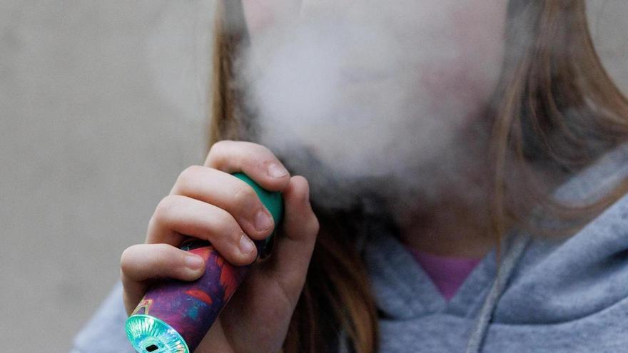 El auge del vapeo entre los adolescentes asturianos preocupa a los médicos: "Es un problema de salud pública de primera magnitud"
