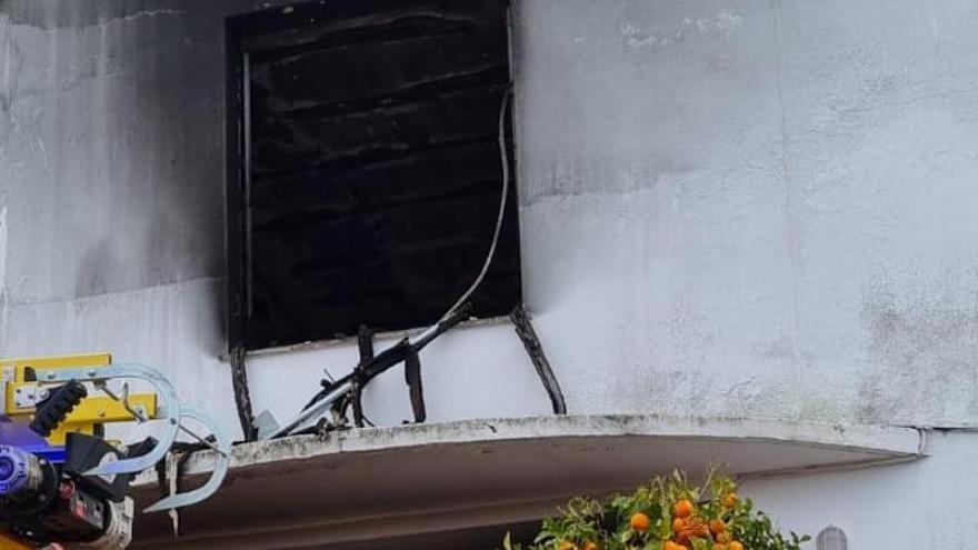 Los bomberos sofocan un incendio en el Centro de Usos Múltiples de Villaharta