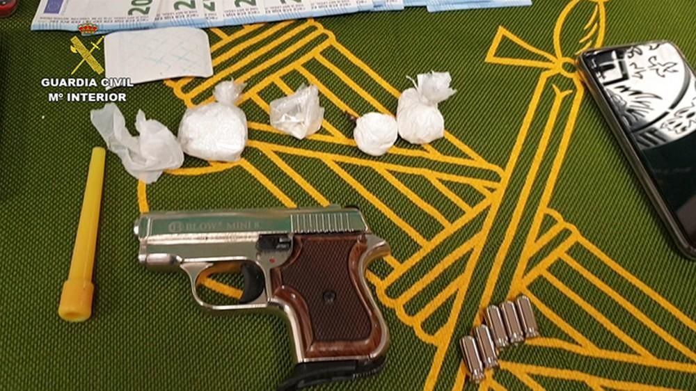 Detenido en Gran Canaria un motorista que llevaba drogas, monedas falsas y un arma ilegal