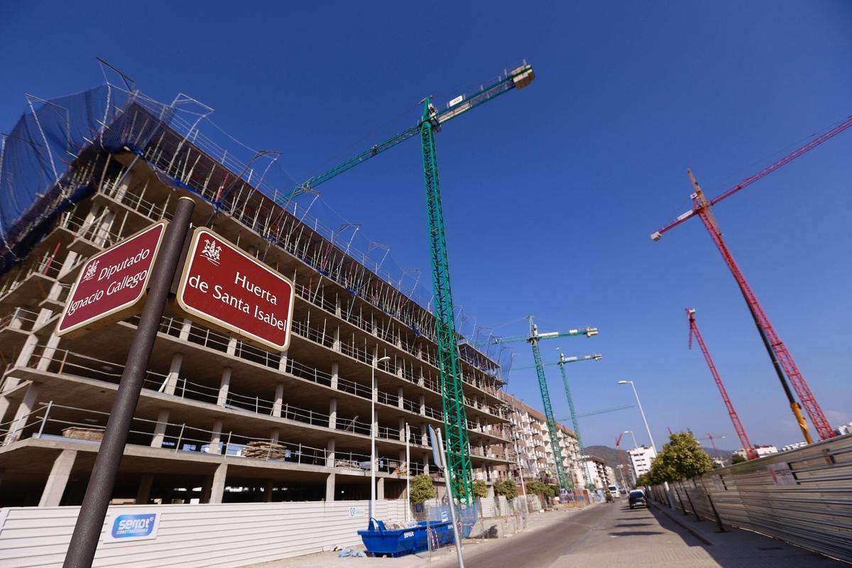 Obras Pisos Nuevos Huerta Santa Isabel Oeste. Construcción, gruas, vivienda