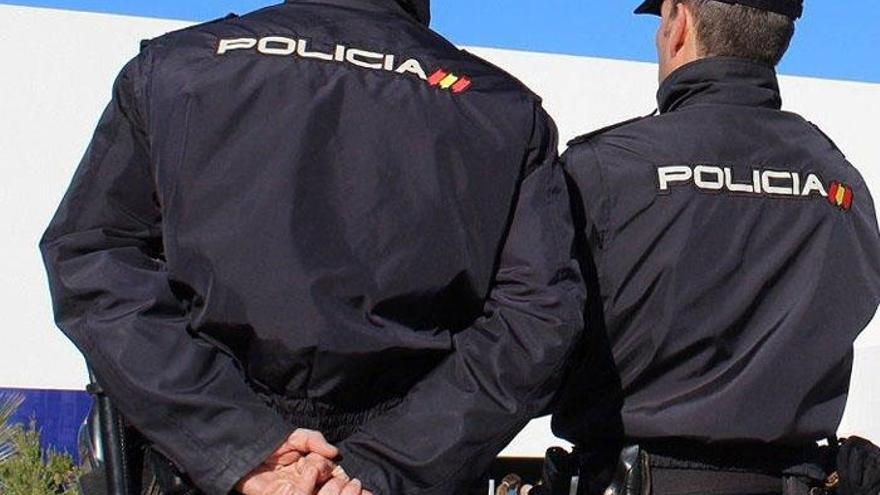 Detenidos cuatro jóvenes por robar con violencia en una peluquería en Estepona