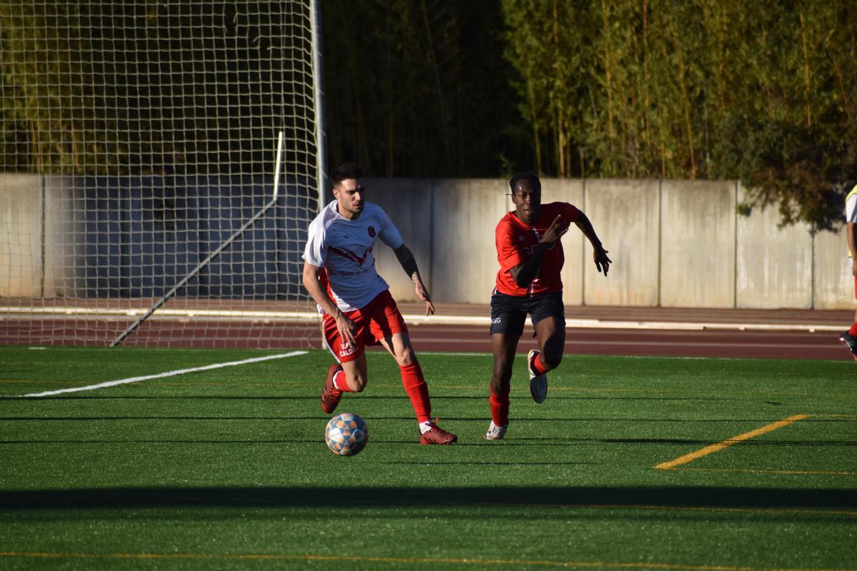 El camp de futbol de Palau ha estrenat gespa d'última generació.