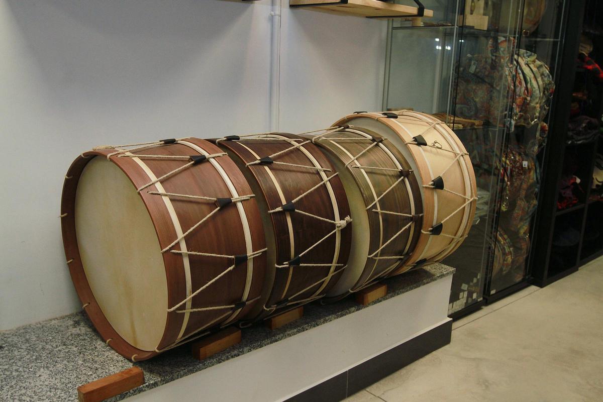 La clave del trabajo de Pablo Martínez está en el equilibrio entre tradición y evolución. Además, personaliza cada instrumento al músico