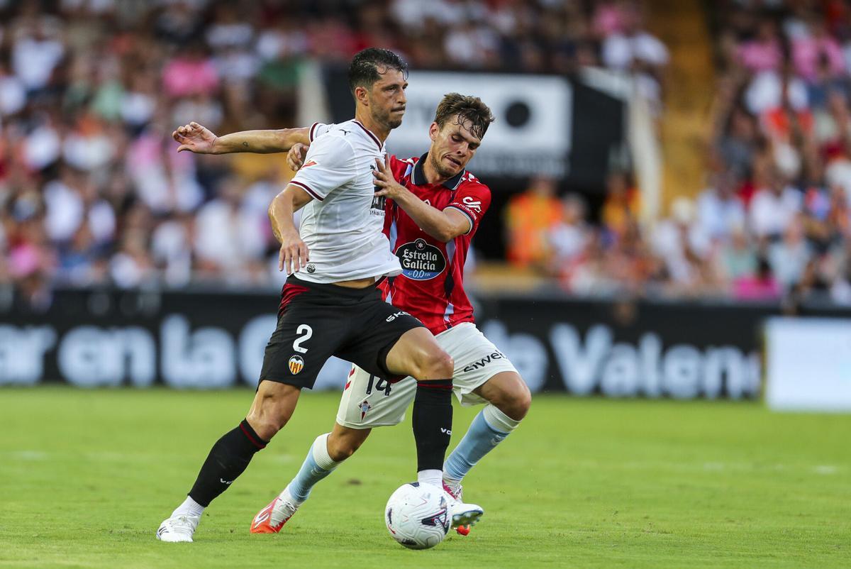 Guido Rodriguez of Valencia CF in action during the Spanish league, LaLiga EA Sports, football match played between Valencia CF and RC Celta de Vigo at Mestalla stadium on August 22, 2026, in Valencia, Spain. AFP7 22/08/2026 ONLY FOR USE IN SPAIN. Ivan Terron / AFP7 / Europa Press;2026;Soccer;Sport;ZSOCCER;ZSPORT;Valencia CF v RC Celta de Vigo - LaLiga EA Sports;