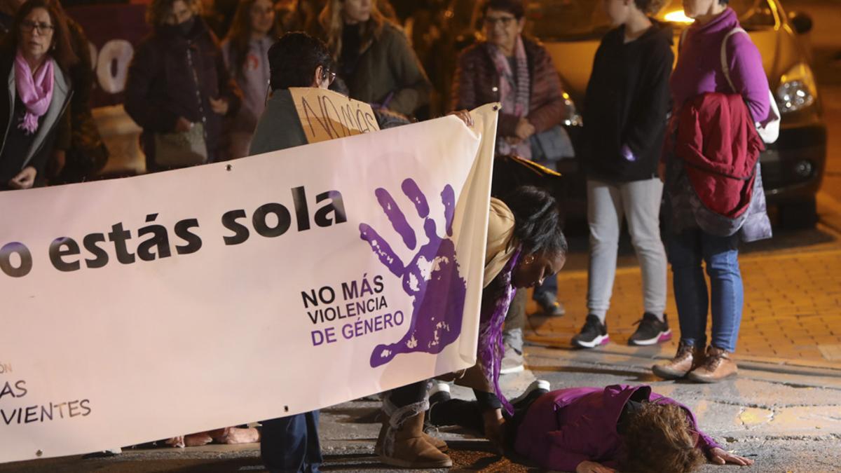 Sagunt grita contra la violencia machista el 25N