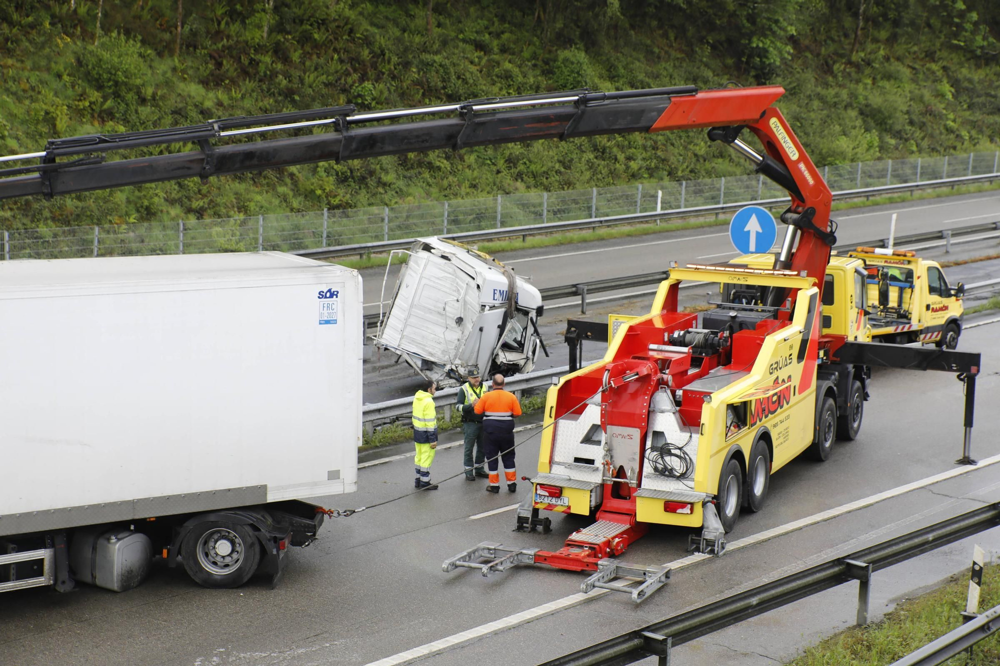 EN IMÁGENES: El brutal accidente de un camión en la A-64