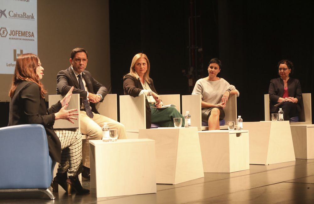 Encuentro empresarial en Sagunt organizado por ASECAM. Recepción y mesa redonda.